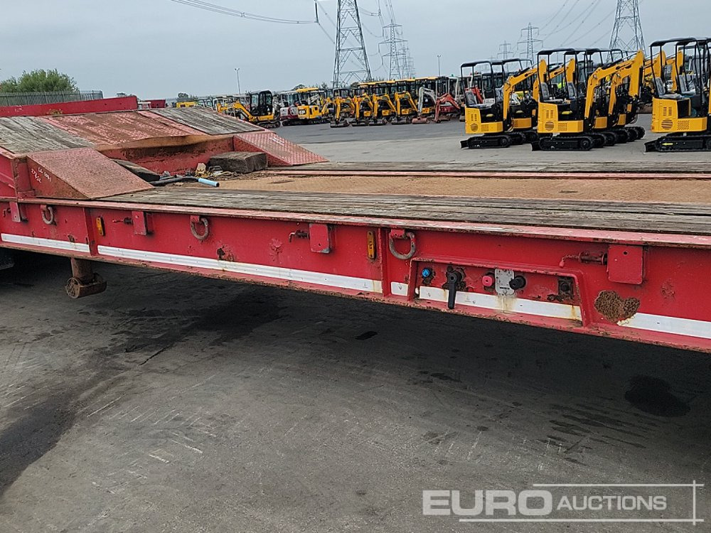 عربة منخفضة مسطحة نصف مقطورة Cheiftain Tri Axle Stepframe Low Loader Trailer, Neck Ramps, Out Riggers, Hydraulic Flip Toe Ramps: صورة 41