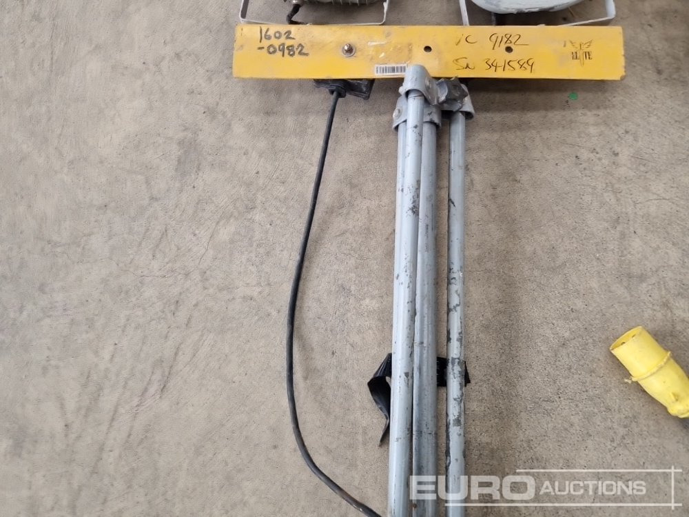 معدات البناء Defender/Elite 110 Volt Tripod Work Light (2 of): صورة 10
