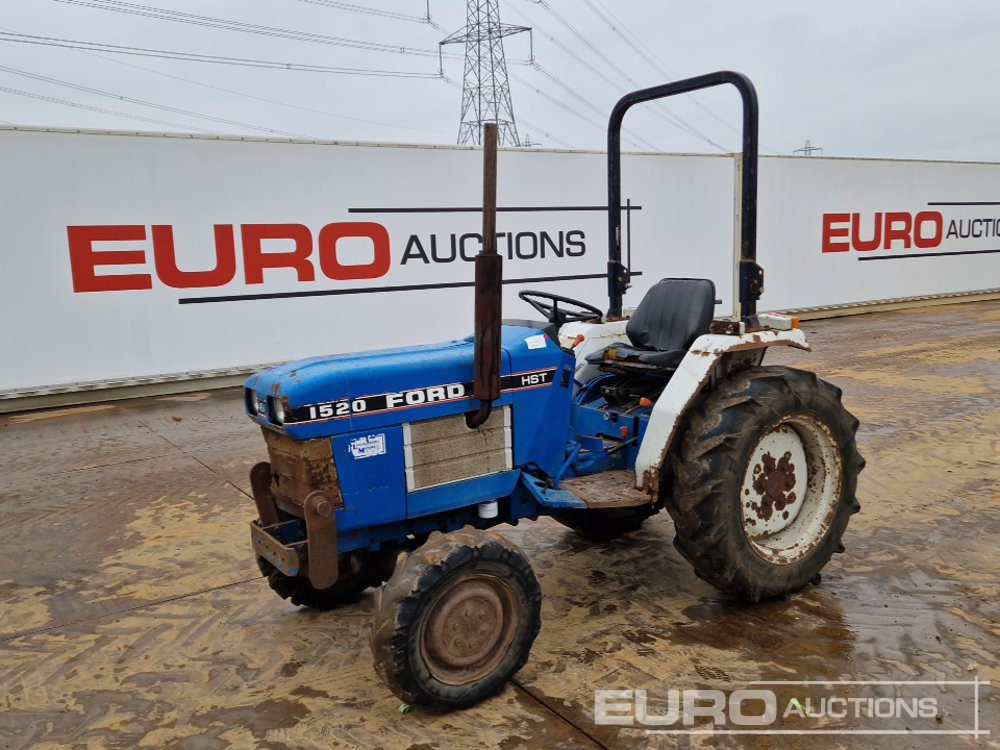 Ford 4WD Compact Tractor, Roll Bar - جرار صغير: صورة 1 Ford 4WD Compact Tractor, Roll Bar - جرار صغير: صورة 1