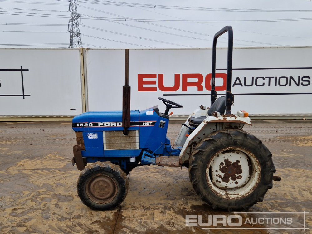Ford 4WD Compact Tractor, Roll Bar - جرار صغير: صورة 2 Ford 4WD Compact Tractor, Roll Bar - جرار صغير: صورة 2