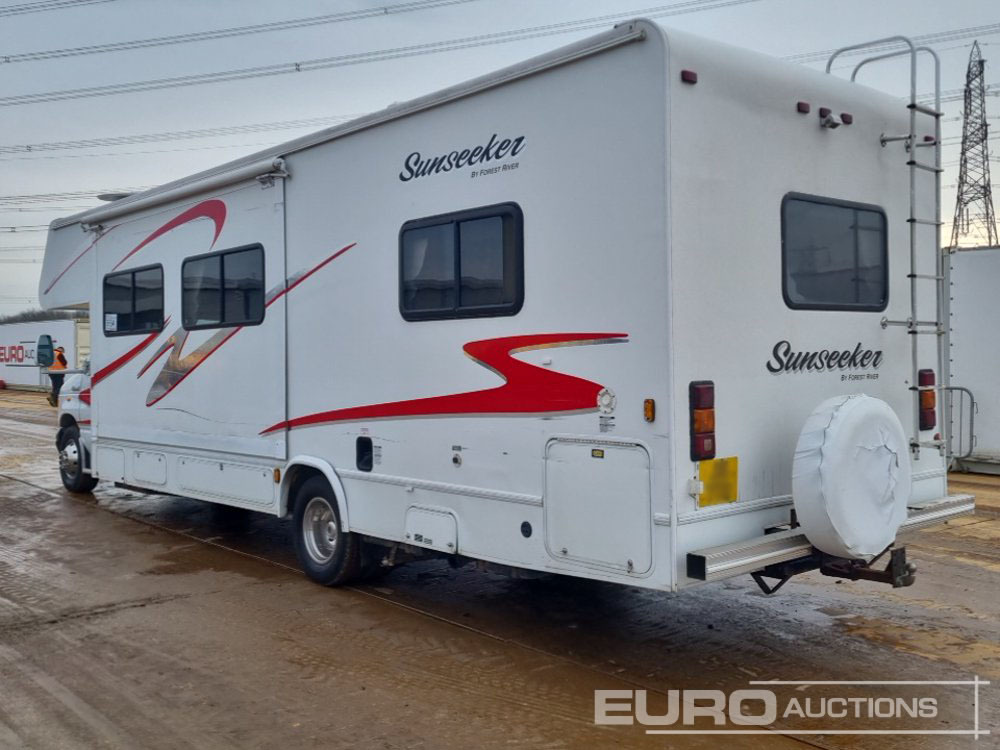 Ford E450 - سيارة دفع رباعي: صورة 2 Ford E450 - سيارة دفع رباعي: صورة 2