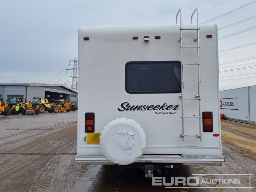Ford E450 - سيارة دفع رباعي: صورة 3 Ford E450 - سيارة دفع رباعي: صورة 3