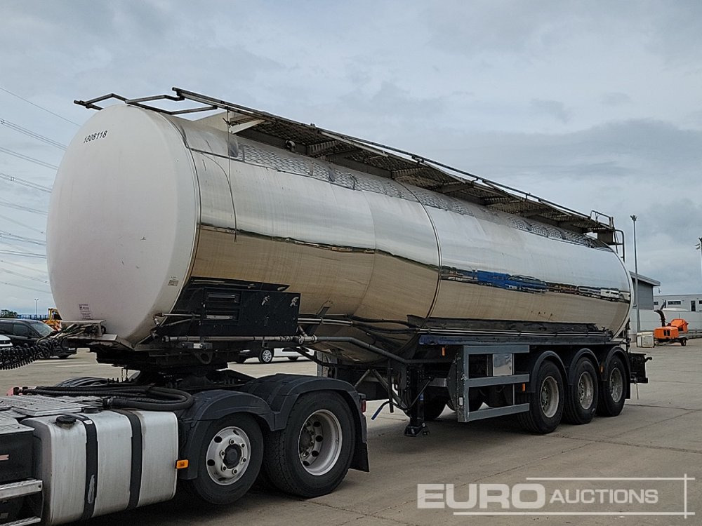 Fruehauf Tri Axle Tanker Trailer - نصف مقطورة صهريج: صورة 1 Fruehauf Tri Axle Tanker Trailer - نصف مقطورة صهريج: صورة 1