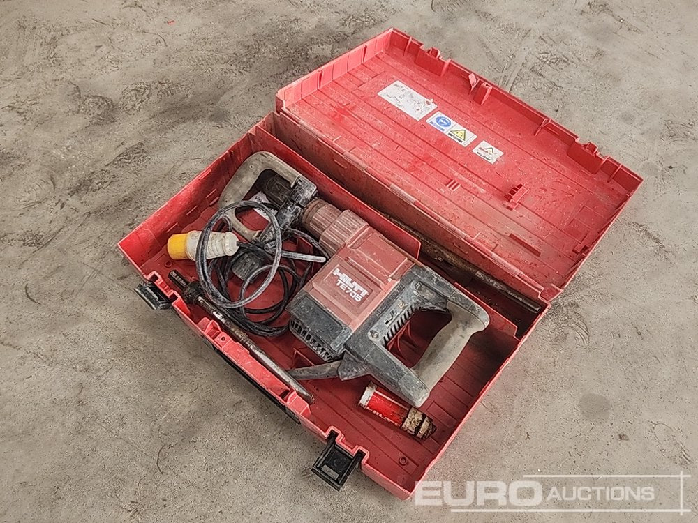 Hilti TE705 110 Volt Hammer Drill/Breaker - معدات البناء: صورة 3 Hilti TE705 110 Volt Hammer Drill/Breaker - معدات البناء: صورة 3