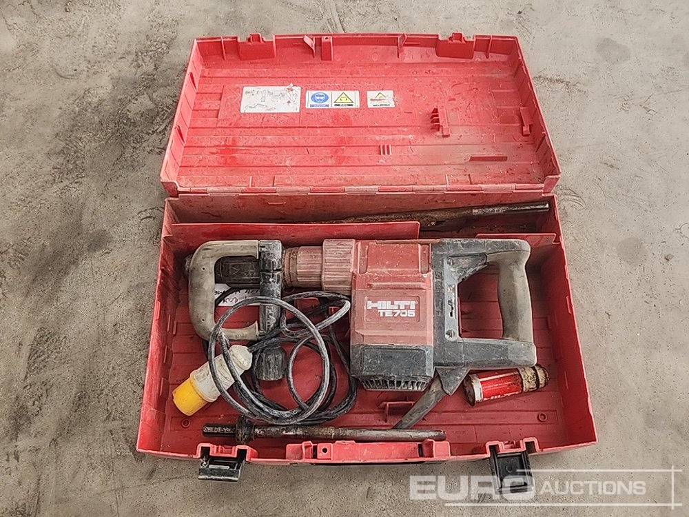Hilti TE705 110 Volt Hammer Drill/Breaker - معدات البناء: صورة 2 Hilti TE705 110 Volt Hammer Drill/Breaker - معدات البناء: صورة 2