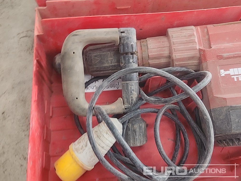 Hilti TE705 110 Volt Hammer Drill/Breaker - معدات البناء: صورة 5 Hilti TE705 110 Volt Hammer Drill/Breaker - معدات البناء: صورة 5