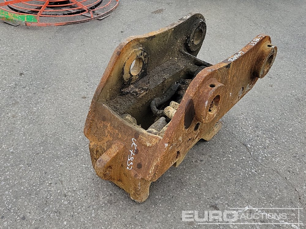 Hydraulic Double Lock QH 80mm Pin to suit 20 Ton Excavator - قارنة توصيل هيدروليكي: صورة 1 Hydraulic Double Lock QH 80mm Pin to suit 20 Ton Excavator - قارنة توصيل هيدروليكي: صورة 1