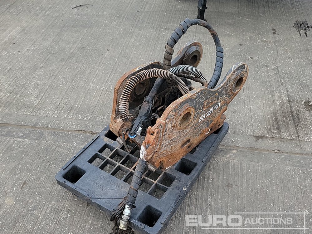 Hydraulic Double Lock Quick Hitch 65mm Pin to suit 13 Ton Excavator - قارنة توصيل هيدروليكي: صورة 1 Hydraulic Double Lock Quick Hitch 65mm Pin to suit 13 Ton Excavator - قارنة توصيل هيدروليكي: صورة 1