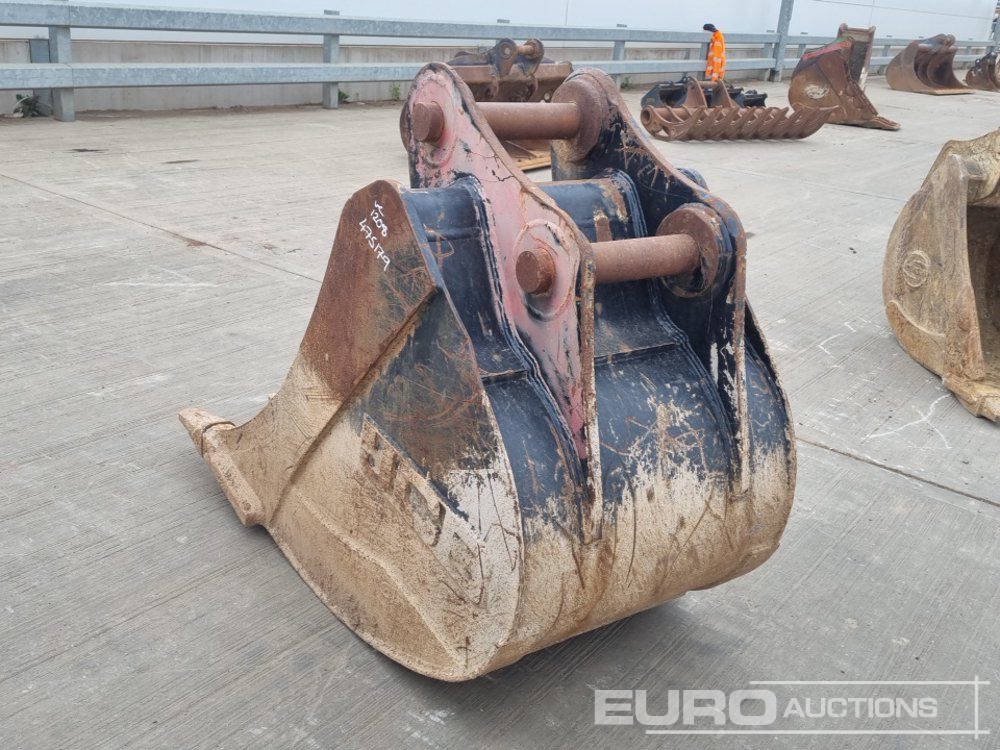 JCB 36" Digging Bucket 80mm Pin to suit 20 Ton Excavator - بكت: صورة 3 JCB 36" Digging Bucket 80mm Pin to suit 20 Ton Excavator - بكت: صورة 3