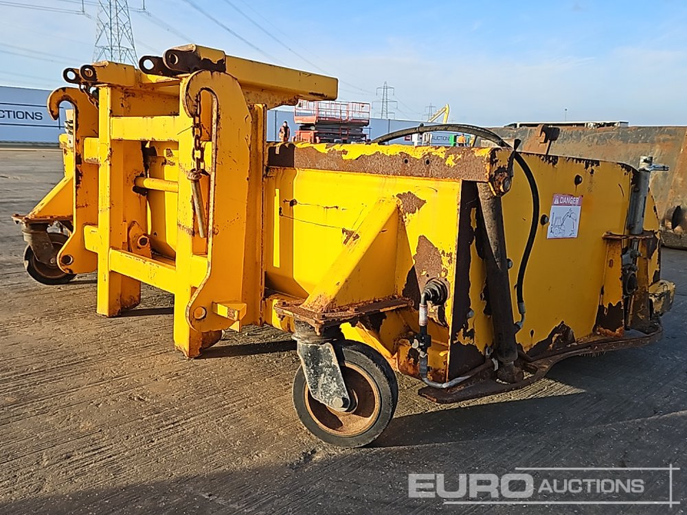 JCB Hydraulic Sweeper Collector to suit Telehandler - معدات المناولة: صورة 3 JCB Hydraulic Sweeper Collector to suit Telehandler - معدات المناولة: صورة 3