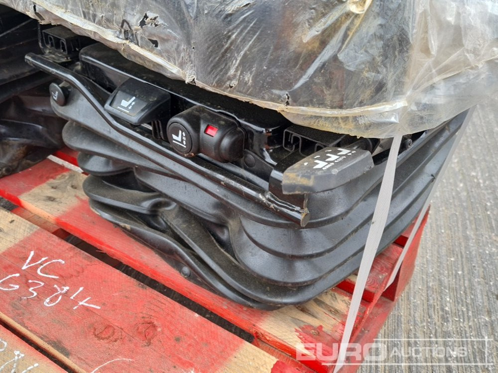 قطع غيار JCB Operator Seat (2 of): صورة 13