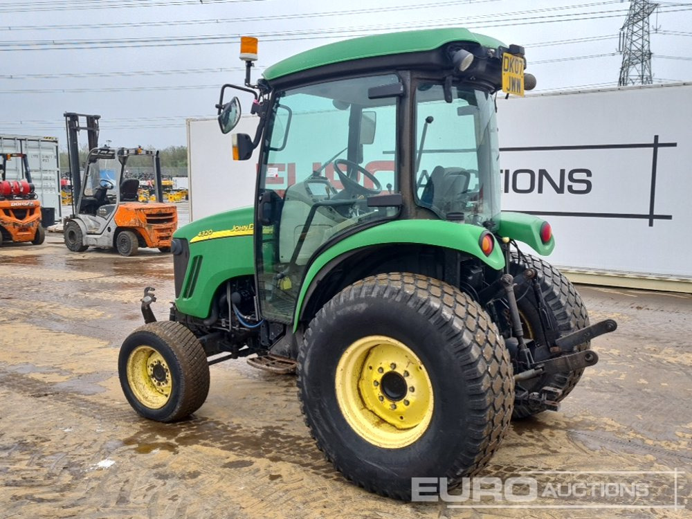 John Deere 4320 - جرار صغير: صورة 3 John Deere 4320 - جرار صغير: صورة 3