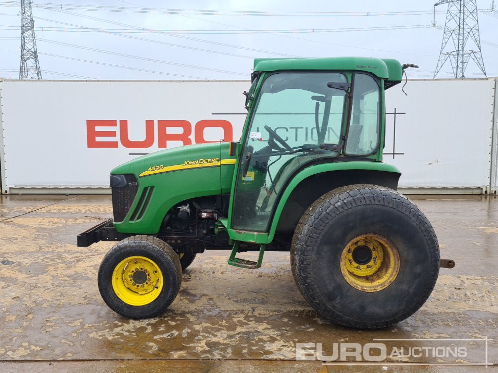 John Deere 4520 - جرار صغير: صورة 2 John Deere 4520 - جرار صغير: صورة 2
