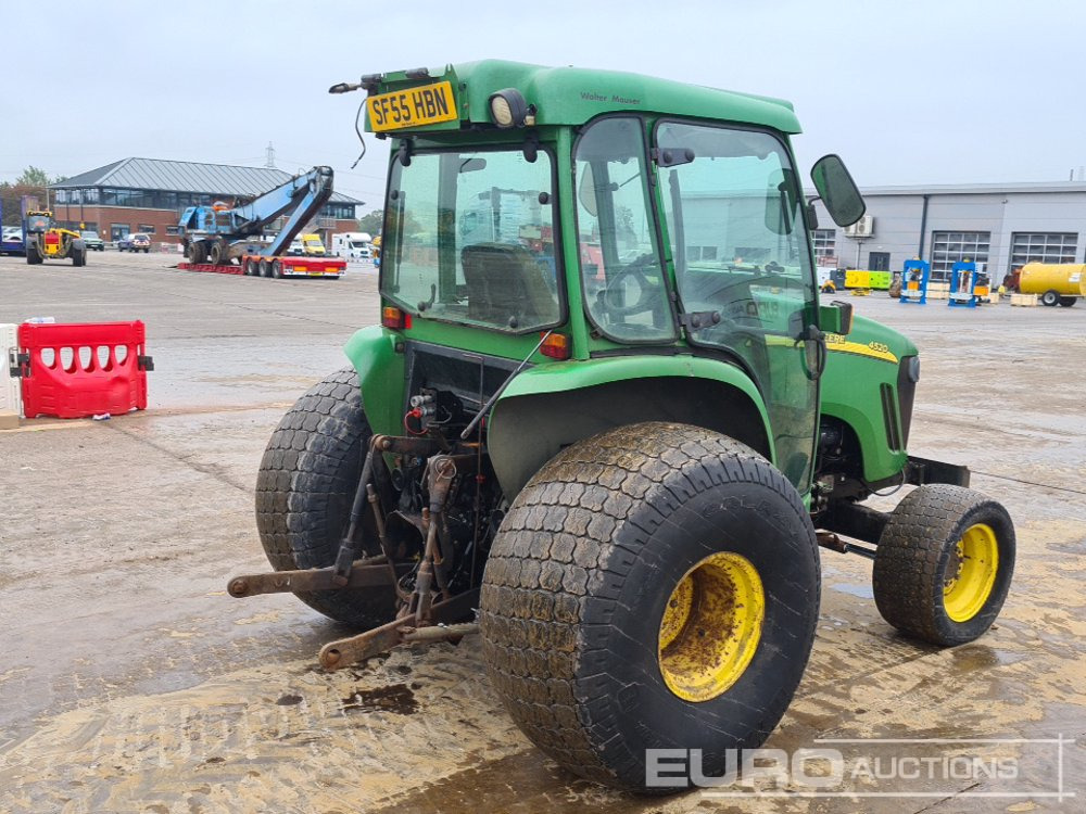 John Deere 4520 - جرار صغير: صورة 5 John Deere 4520 - جرار صغير: صورة 5