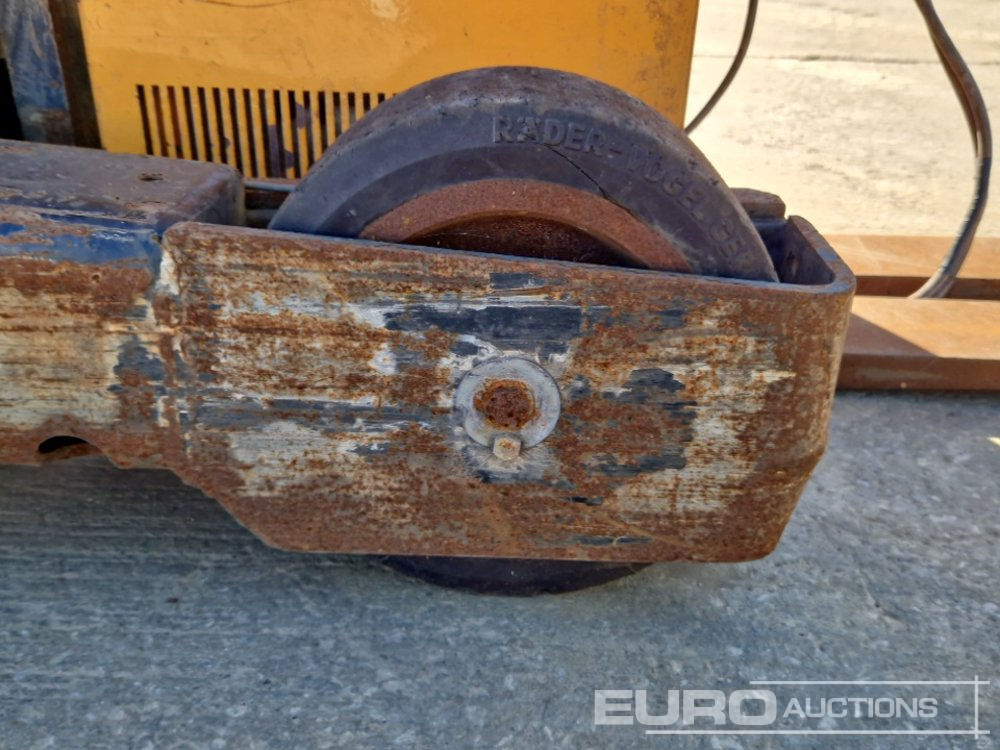 رافعة شوكية Jungheinrich Electric Side Loader Forklift, 3 Stage Free Lift Mast, Forks, Charger: صورة 10