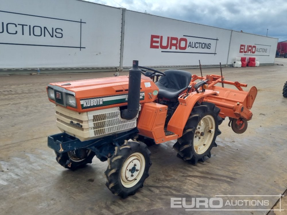 Kubota B1502 - جرار صغير: صورة 1 Kubota B1502 - جرار صغير: صورة 1