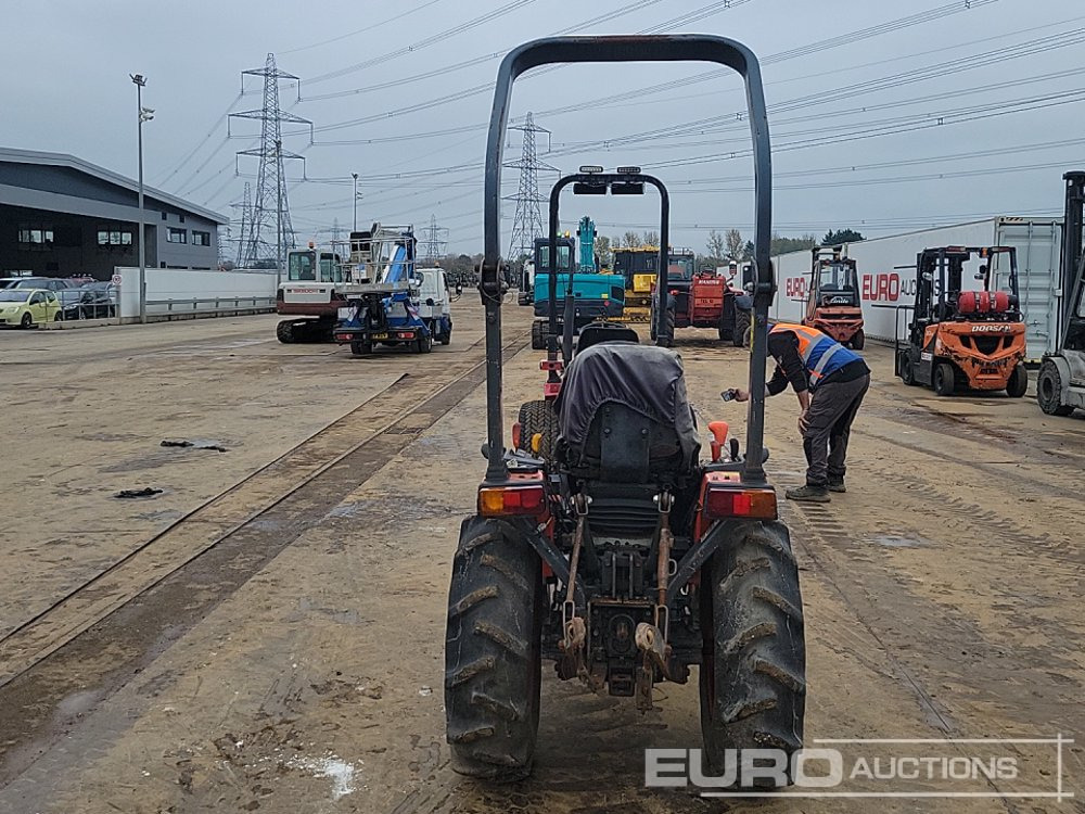 Kubota B2420 - جرار صغير: صورة 4 Kubota B2420 - جرار صغير: صورة 4