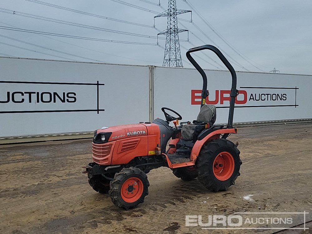 Kubota B2420 - جرار صغير: صورة 1 Kubota B2420 - جرار صغير: صورة 1