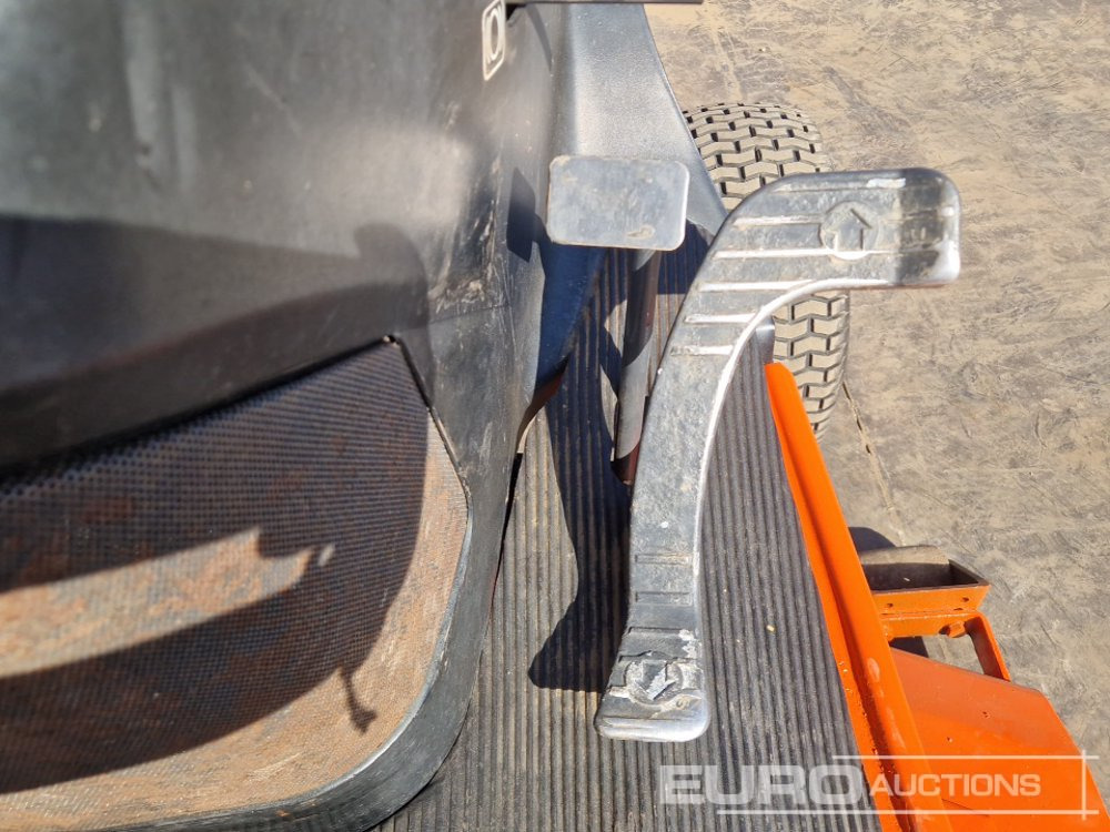 جزازة أعشاب الحدائق Kubota G2160: صورة 32