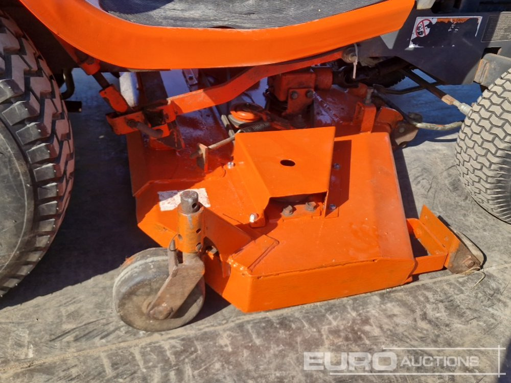 جزازة أعشاب الحدائق Kubota G2160: صورة 25