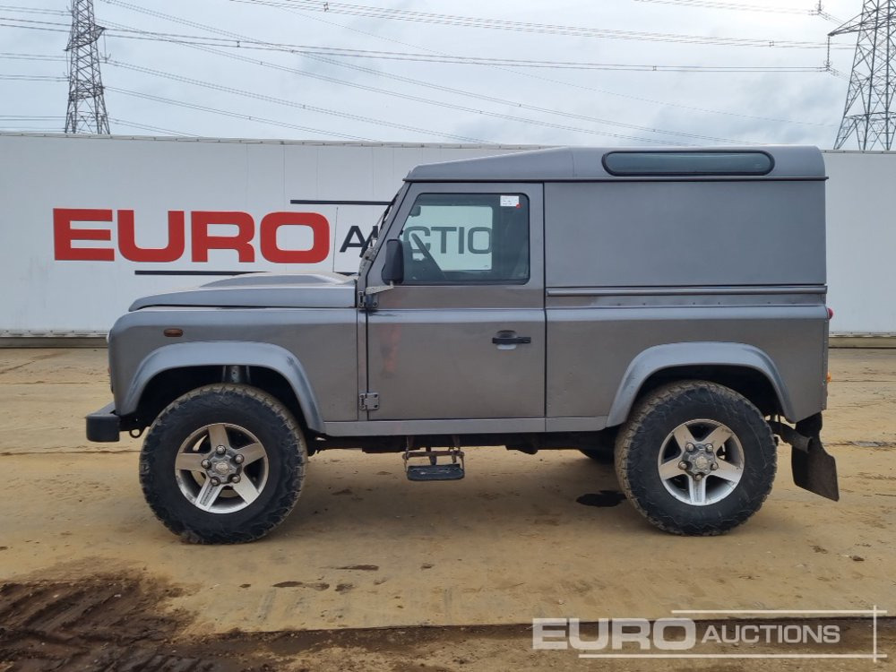 Land Rover Defender - سيارة دفع رباعي: صورة 2 Land Rover Defender - سيارة دفع رباعي: صورة 2