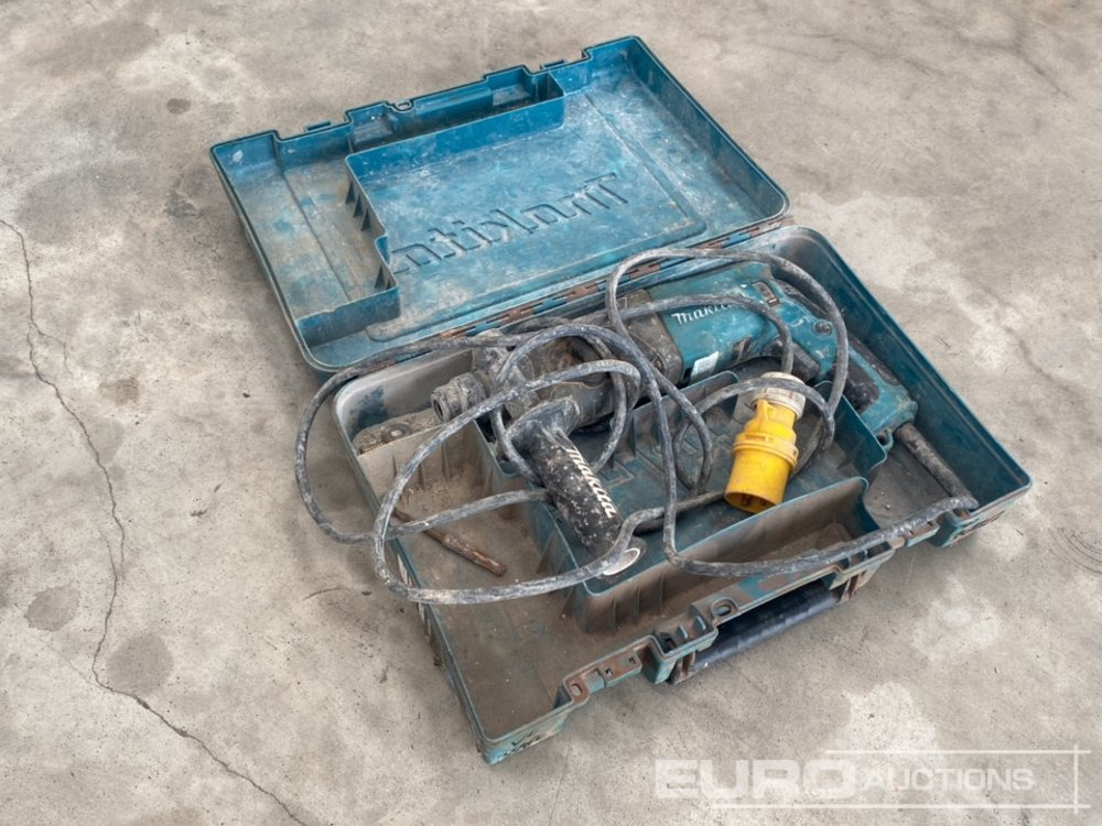Makita HR2470 110 Volt Hammer Drill - معدات البناء: صورة 1 Makita HR2470 110 Volt Hammer Drill - معدات البناء: صورة 1