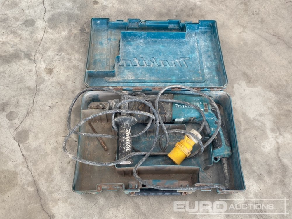 Makita HR2470 110 Volt Hammer Drill - معدات البناء: صورة 2 Makita HR2470 110 Volt Hammer Drill - معدات البناء: صورة 2