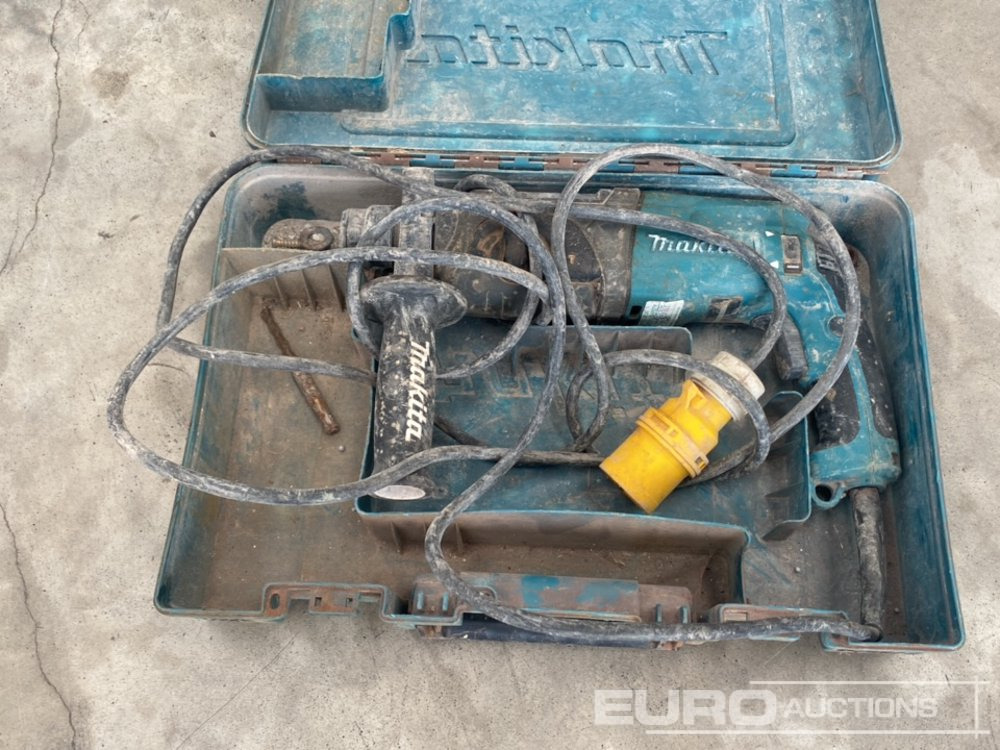 Makita HR2470 110 Volt Hammer Drill - معدات البناء: صورة 4 Makita HR2470 110 Volt Hammer Drill - معدات البناء: صورة 4
