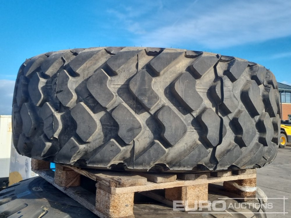 Michelin 20.5x25 Tyre & Rim (3 of) - إطارات: صورة 5 Michelin 20.5x25 Tyre & Rim (3 of) - إطارات: صورة 5