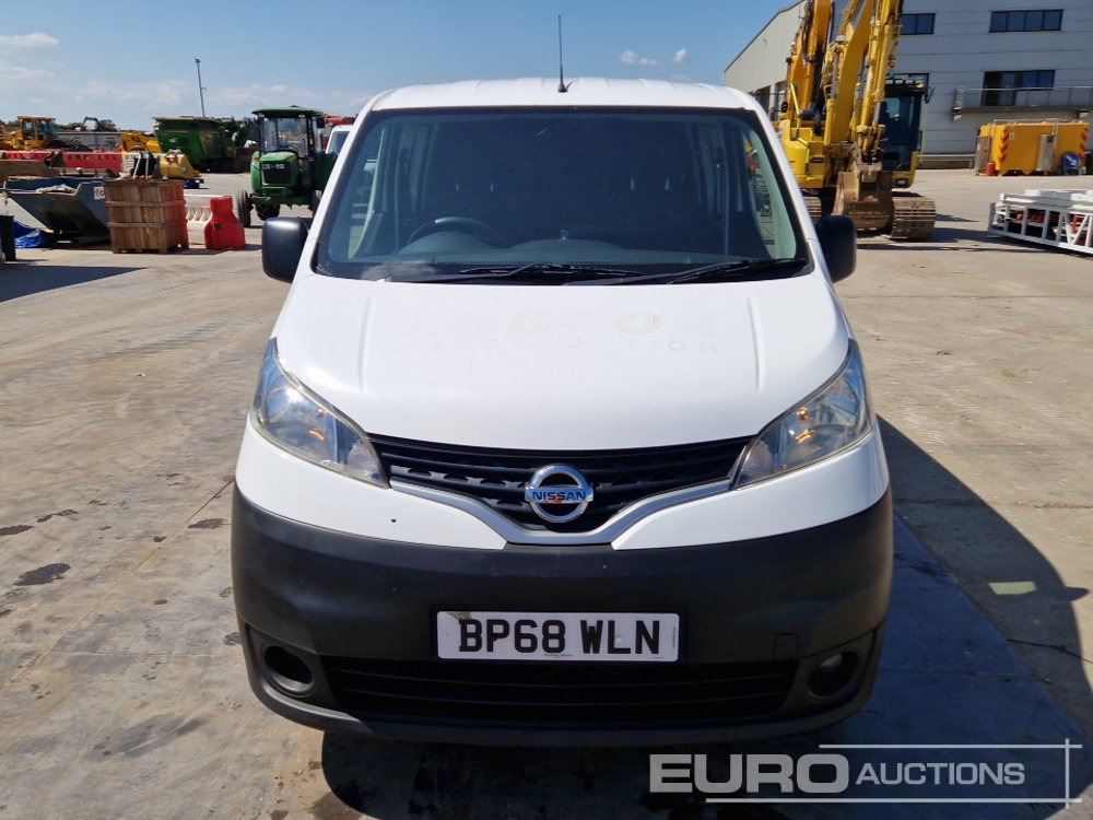 شاحنة التوصيل Nissan NV200: صورة 8