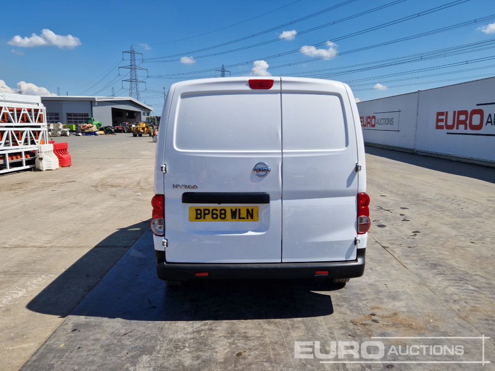 Nissan NV200 - شاحنة التوصيل: صورة 4 Nissan NV200 - شاحنة التوصيل: صورة 4