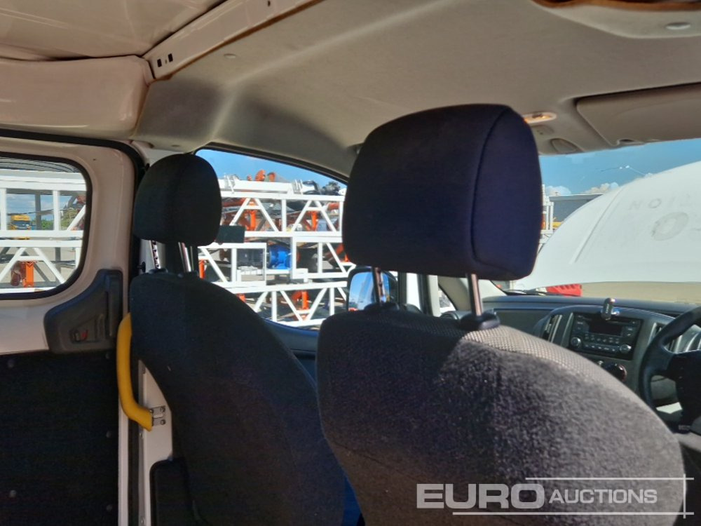 شاحنة التوصيل Nissan NV200: صورة 21
