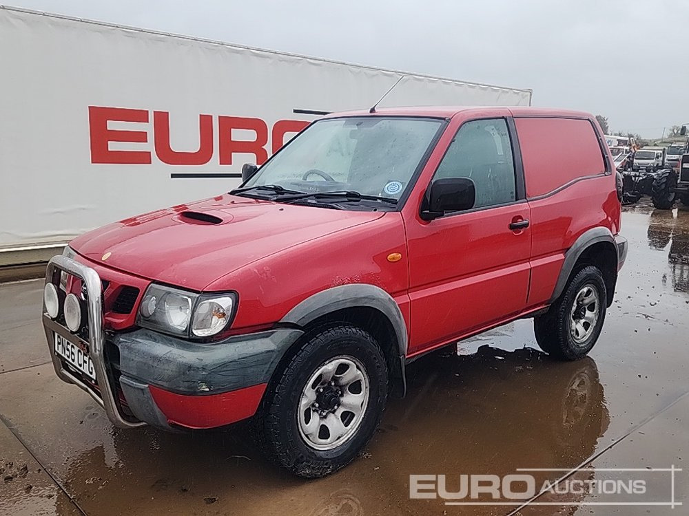 Nissan Terrano - سيارة دفع رباعي: صورة 1 Nissan Terrano - سيارة دفع رباعي: صورة 1