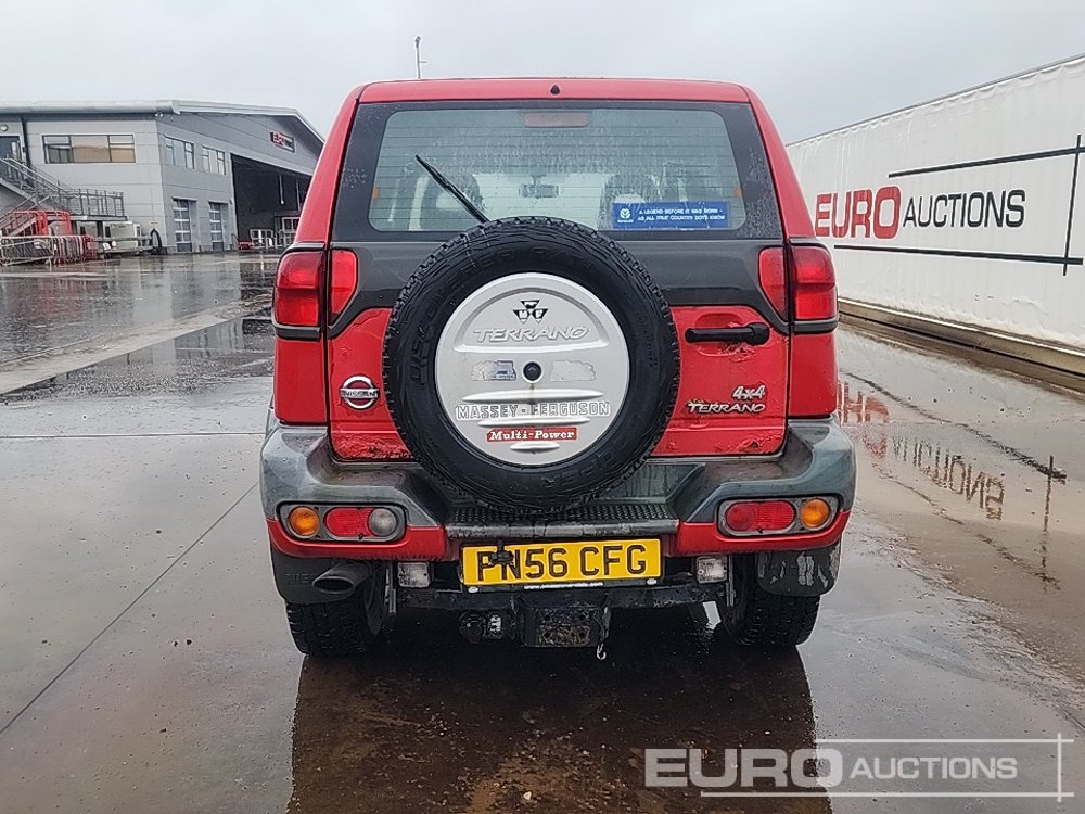 Nissan Terrano - سيارة دفع رباعي: صورة 4 Nissan Terrano - سيارة دفع رباعي: صورة 4