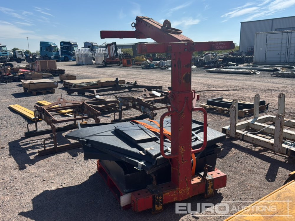 Pallet Forks to suit Crane, Plastic Vandal Guards - معدات المناولة: صورة 3 Pallet Forks to suit Crane, Plastic Vandal Guards - معدات المناولة: صورة 3