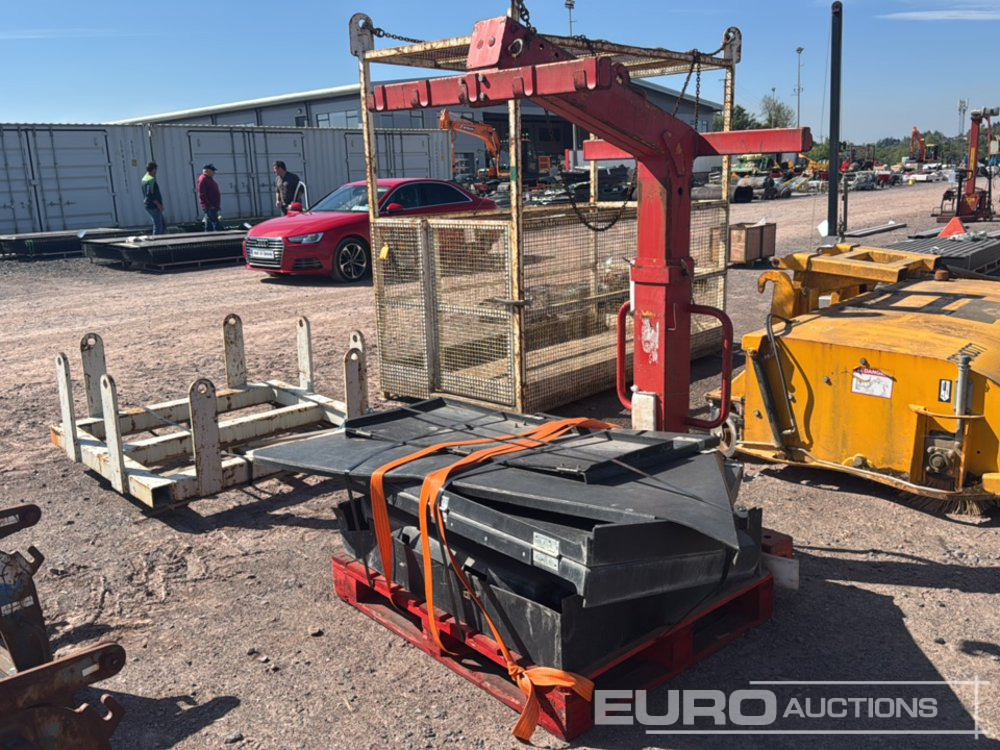 Pallet Forks to suit Crane, Plastic Vandal Guards - معدات المناولة: صورة 1 Pallet Forks to suit Crane, Plastic Vandal Guards - معدات المناولة: صورة 1