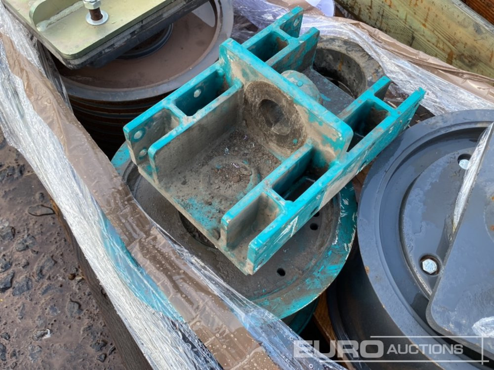 Pallet of Belt Tensioner Idler Pulleys - شداد الحزام - آلات البناء: صورة 5 Pallet of Belt Tensioner Idler Pulleys - شداد الحزام - آلات البناء: صورة 5