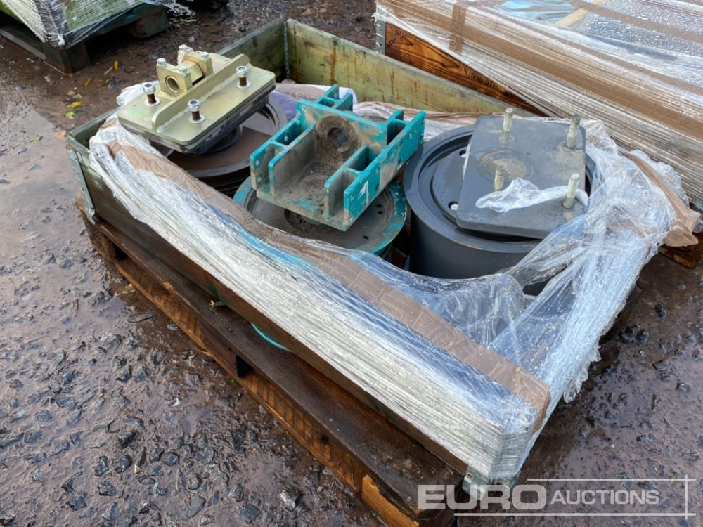 Pallet of Belt Tensioner Idler Pulleys - شداد الحزام - آلات البناء: صورة 3 Pallet of Belt Tensioner Idler Pulleys - شداد الحزام - آلات البناء: صورة 3