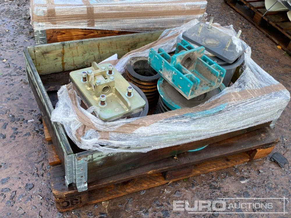 Pallet of Belt Tensioner Idler Pulleys - شداد الحزام - آلات البناء: صورة 1 Pallet of Belt Tensioner Idler Pulleys - شداد الحزام - آلات البناء: صورة 1