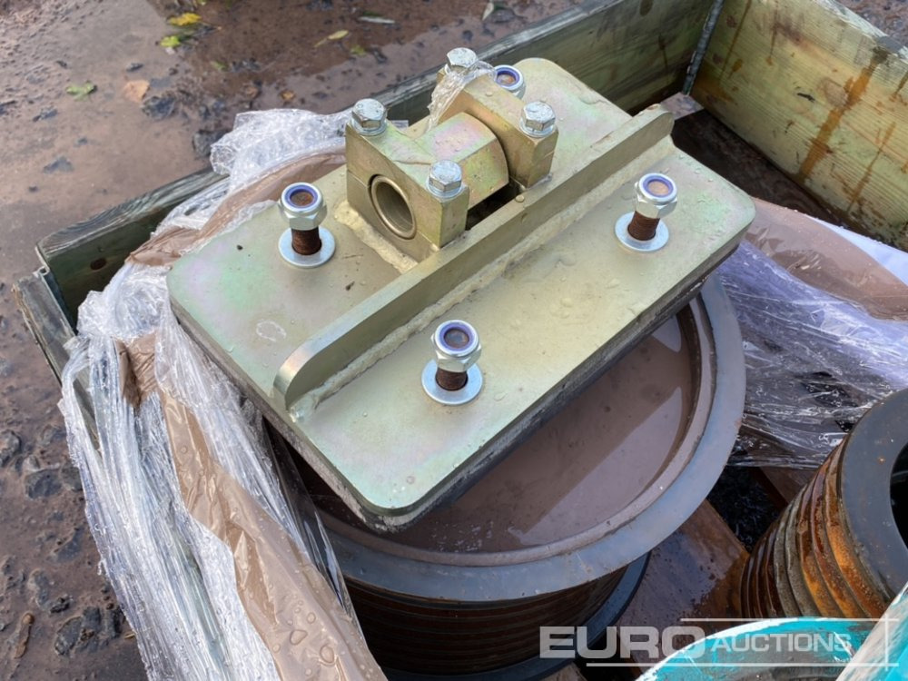 Pallet of Belt Tensioner Idler Pulleys - شداد الحزام - آلات البناء: صورة 4 Pallet of Belt Tensioner Idler Pulleys - شداد الحزام - آلات البناء: صورة 4