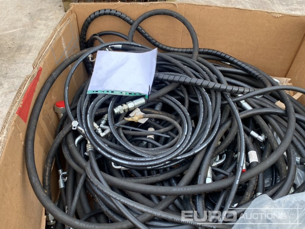 Pallet of Hydraulic Hoses - قطع غيار - آلات البناء: صورة 4 Pallet of Hydraulic Hoses - قطع غيار - آلات البناء: صورة 4