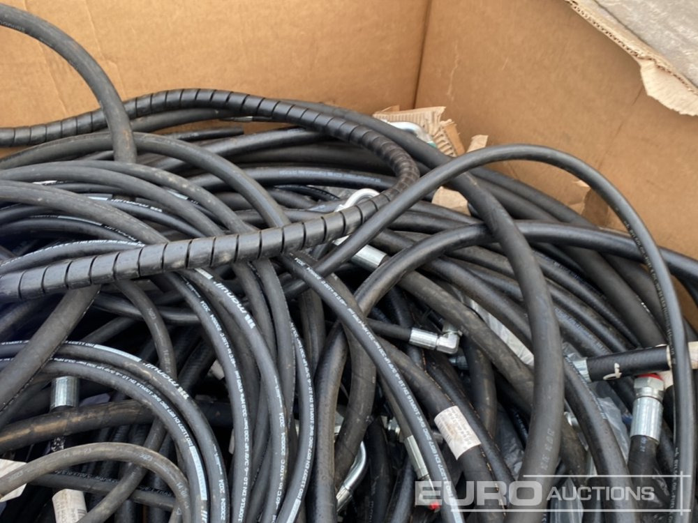 Pallet of Hydraulic Hoses - قطع غيار - آلات البناء: صورة 5 Pallet of Hydraulic Hoses - قطع غيار - آلات البناء: صورة 5