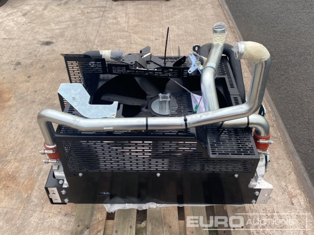 Radiator to suit CAT - مبرد المحرك - آلات البناء: صورة 4 Radiator to suit CAT - مبرد المحرك - آلات البناء: صورة 4