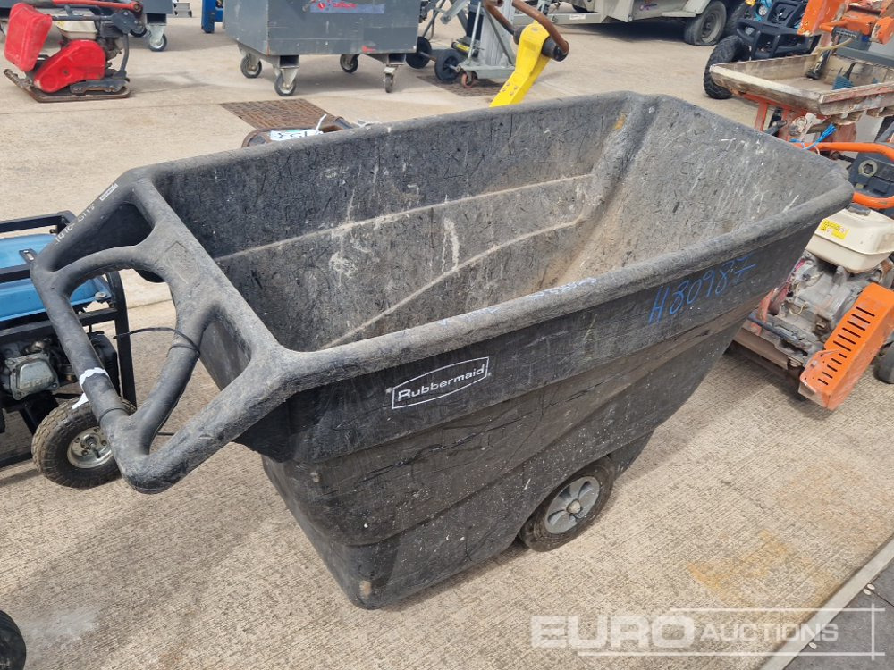 Rubbermaid Tilt Plastic Truck - معدات البناء: صورة 2 Rubbermaid Tilt Plastic Truck - معدات البناء: صورة 2