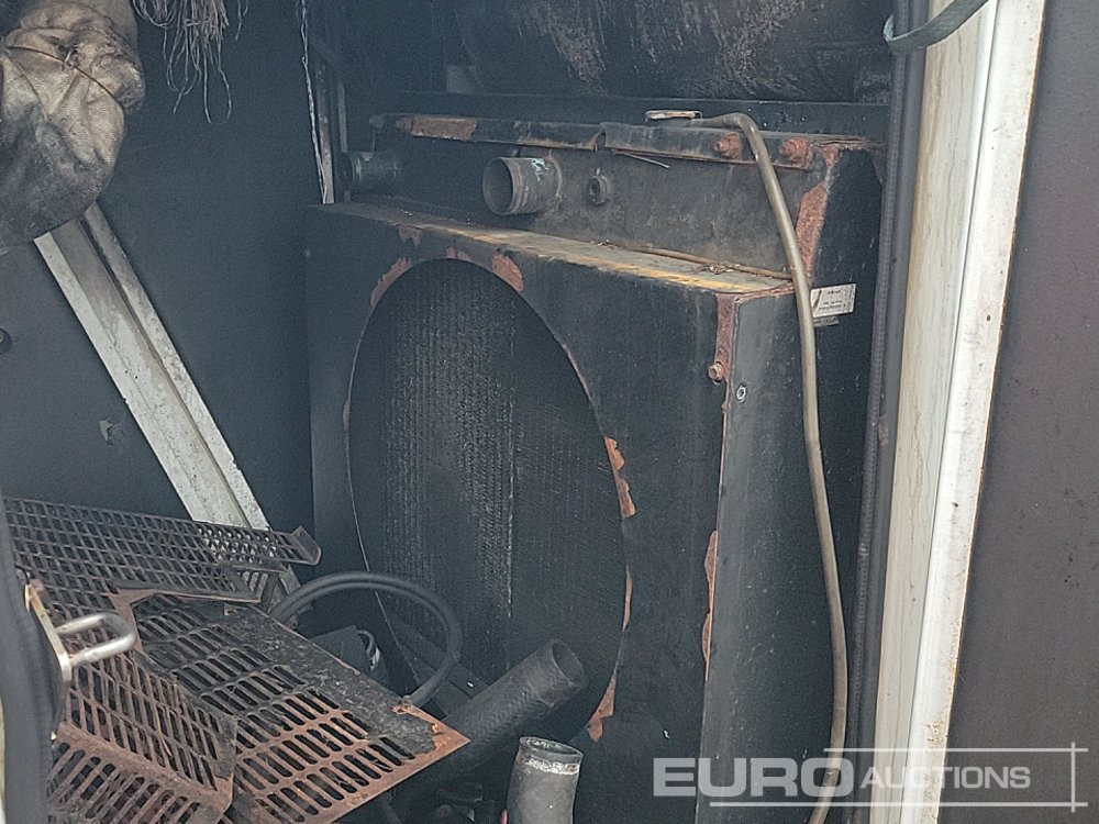 مجموعة المولدات SDMO R110: صورة 16