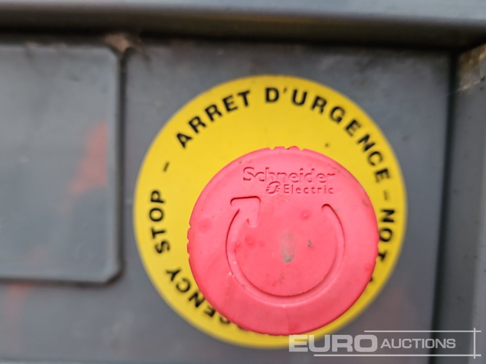 مجموعة المولدات SDMO R165: صورة 32