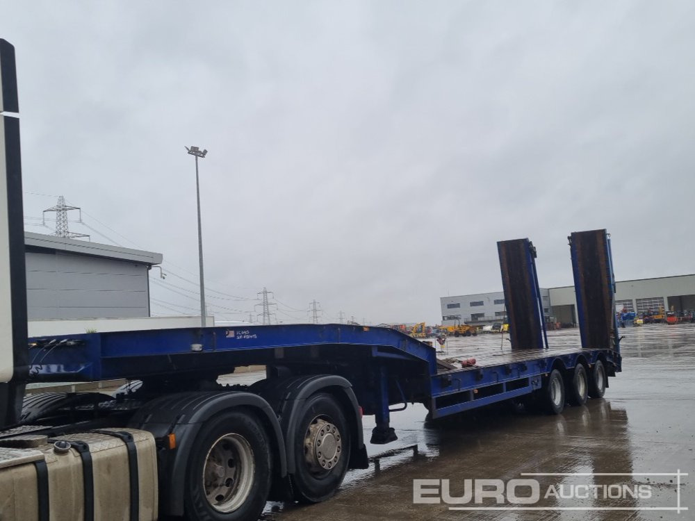 Tirsan Tri Axle Step Frame Low Loader Trailer, Neck Ramps, Out Riggers, Hydraulic Flip Toe Ramps - عربة منخفضة مسطحة نصف مقطورة: صورة 1 Tirsan Tri Axle Step Frame Low Loader Trailer, Neck Ramps, Out Riggers, Hydraulic Flip Toe Ramps - عربة منخفضة مسطحة نصف مقطورة: صورة 1
