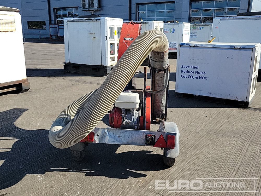 Trilo Petrol Towable Vacuum Loader, Honda Engine - الآلات الزراعية: صورة 4 Trilo Petrol Towable Vacuum Loader, Honda Engine - الآلات الزراعية: صورة 4