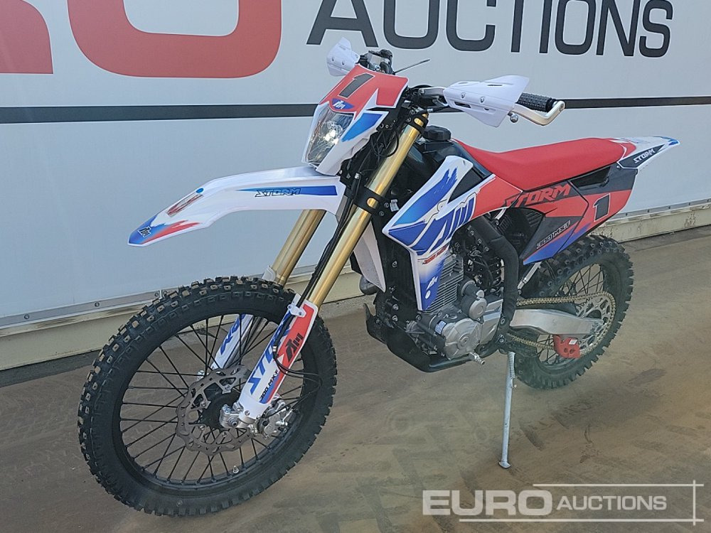 Unused 2025 Apollo Storm 300cc Motorcross Bike, 21" Front, 18" Rear Tyres, Electric Start, Air Cooled, Hydraulic Suspension, Disc Brakes, Lighting Kit (UNASSEMBLED) - دراجة نارية: صورة 1 Unused 2025 Apollo Storm 300cc Motorcross Bike, 21" Front, 18" Rear Tyres, Electric Start, Air Cooled, Hydraulic Suspension, Disc Brakes, Lighting Kit (UNASSEMBLED) - دراجة نارية: صورة 1
