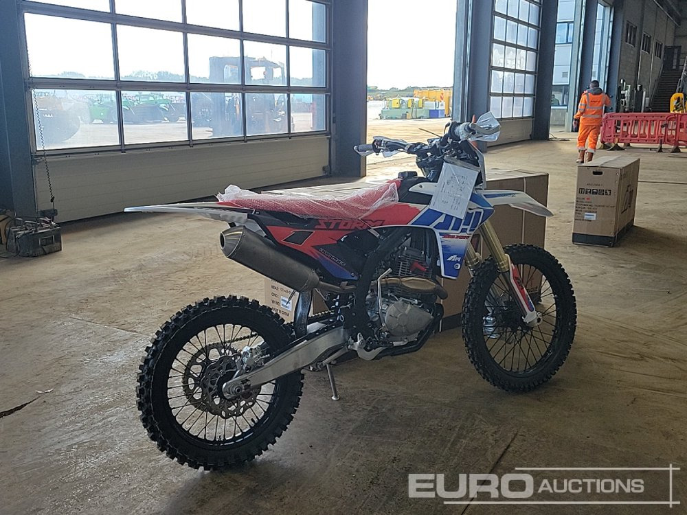 دراجة نارية Unused 2025 Apollo Storm 300cc Motorcross Bike, 21" Front, 18" Rear Tyres, Electric Start, Air Cooled, Hydraulic Suspension, Disc Brakes, Lighting Kit (UNASSEMBLED): صورة 40 دراجة نارية Unused 2025 Apollo Storm 300cc Motorcross Bike, 21" Front, 18" Rear Tyres, Electric Start, Air Cooled, Hydraulic Suspension, Disc Brakes, Lighting Kit (UNASSEMBLED): صورة 40